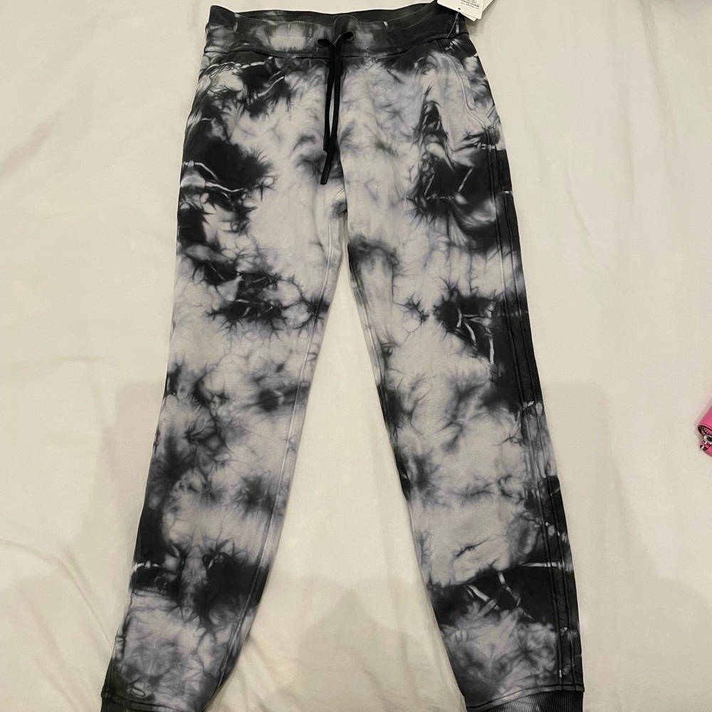 Lululemon warm down jogger NWT size 4
